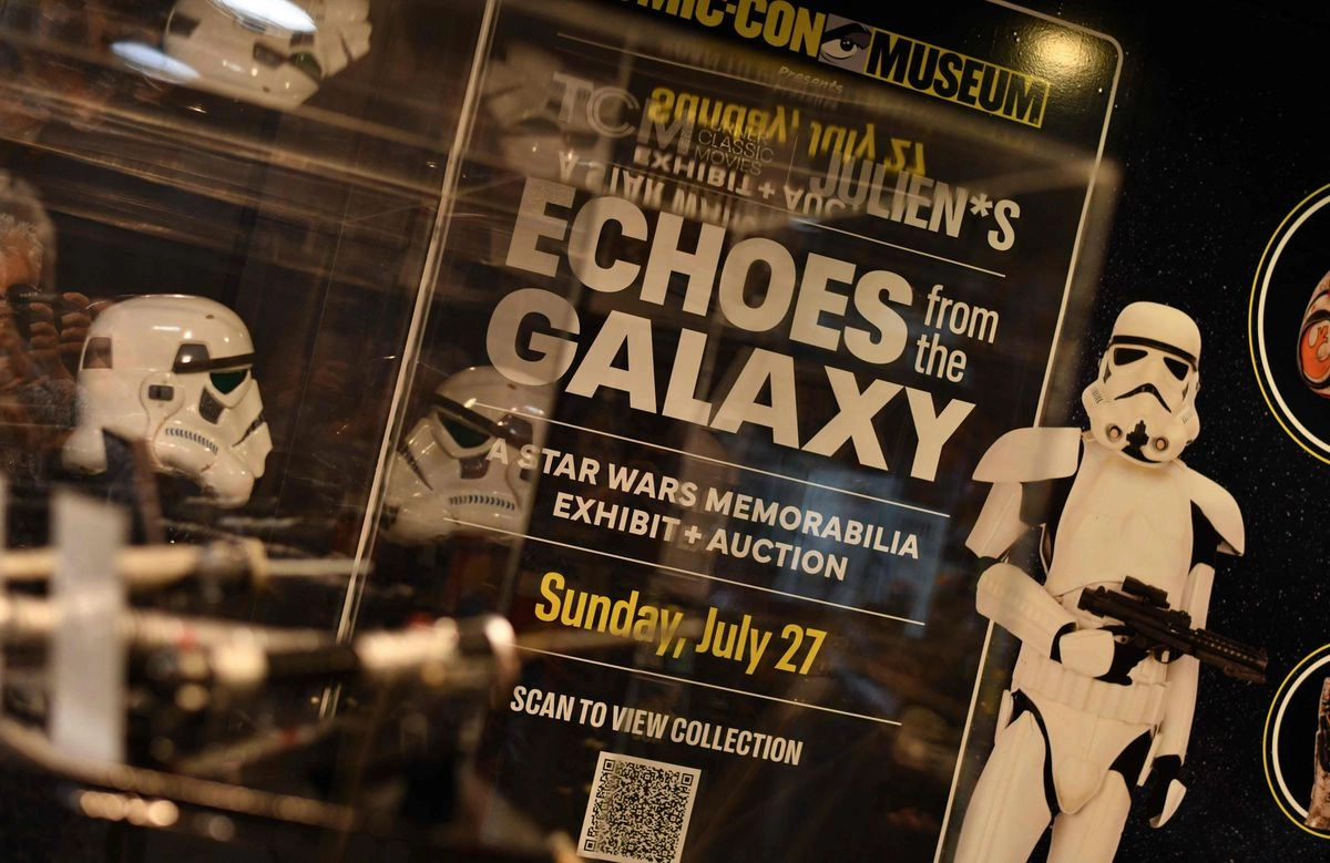 Esta edición estará marcada por la presencia del legendario realizador George Lucas, quien nunca había visitado la convención a pesar de que sus franquicias de 'Star Wars' e 'Indiana Jones' están fuertemente arraigadas en la cultura de la Comic-Con. En la imagen, un casco de Stormtrooper usado en Star Wars: Episodio IV - Una Nueva Esperanza', exhibida en el Museo de la Comic-Con de San Diego, California, el 23 de julio de 2025. 