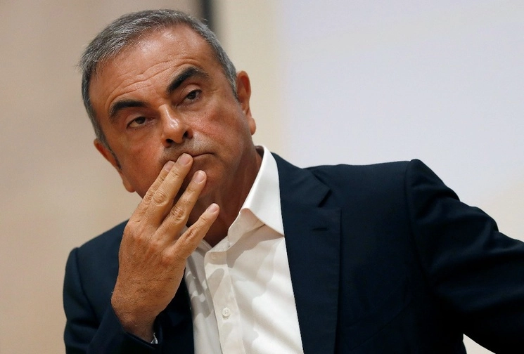 El ex presidente ejecutivo de la alianza Renault-Nissan, Carlos Ghosn, interpuso un recurso ante la justicia libanesa contra el grupo japonés, para reclamarle mil millones de dólares por daños y perjuicios. Foto Ap / Archivo