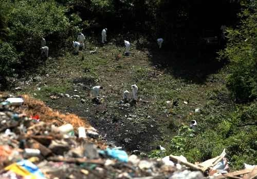 La versión oficial reporta que los normalistas fueron ejecutados y calcinados en el basurero de Cocula, Guerrero. Foto Jesús Villaseca/Archivo
