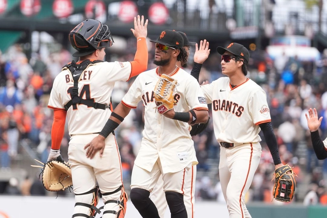 Con este triunfo, San Francisco se llevó tres de los cuatro juegos de la serie. Foto