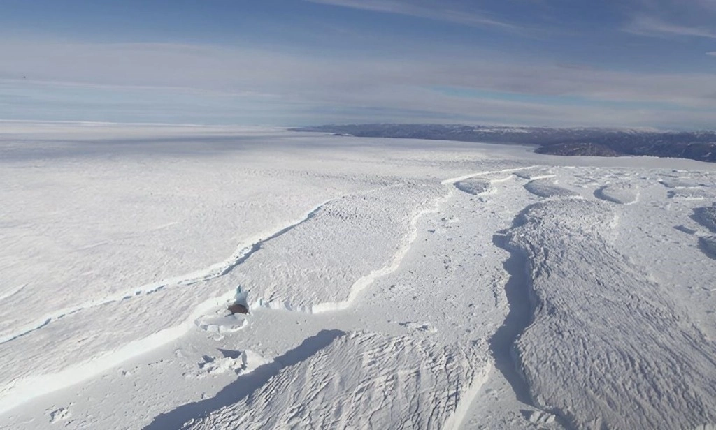 Los glaciares disminuyen una media de 25 metros anuales, frente a los 5-6 metros de hace unas dos décadas, según concluyeron los científicos tras estudiar la evolución de los glaciares a lo largo de 130 años mediante imágenes de satélite y 200 mil fotos antiguas. Foto Europa Press