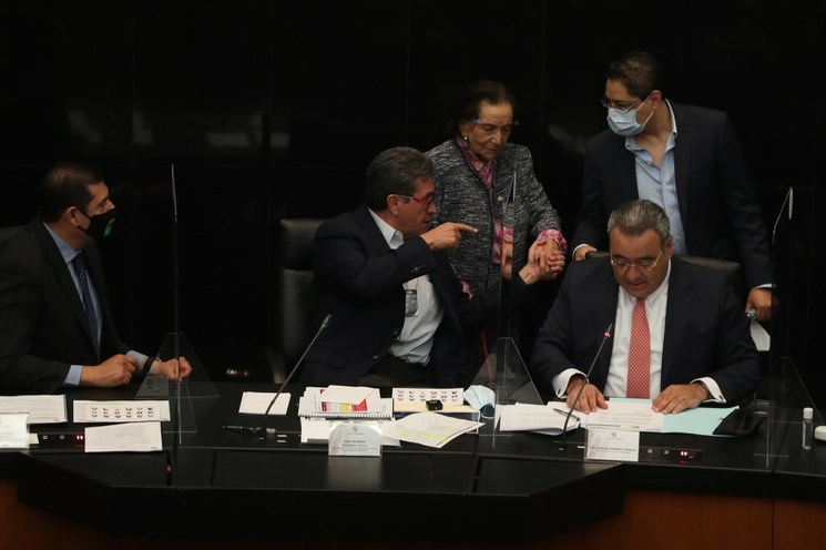 La oposición acusaron al gobierno federal de centralismo y desmantelamiento de las instituciones. Foto José Antonio López/ Archivo