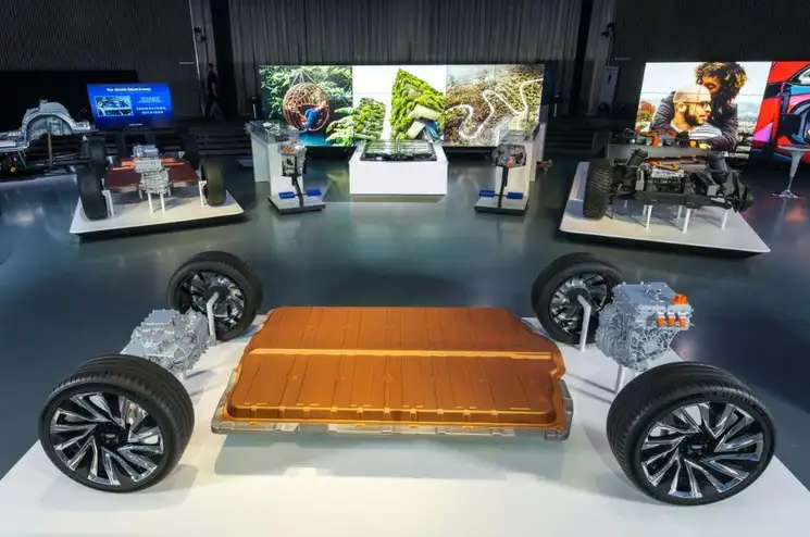 Las nuevas Baterías Ultium de GM son únicas en la industria, pues las celdas de gran formato pueden apilarse vertical u horizontalmente dentro del paquete. Foto. General Motors.