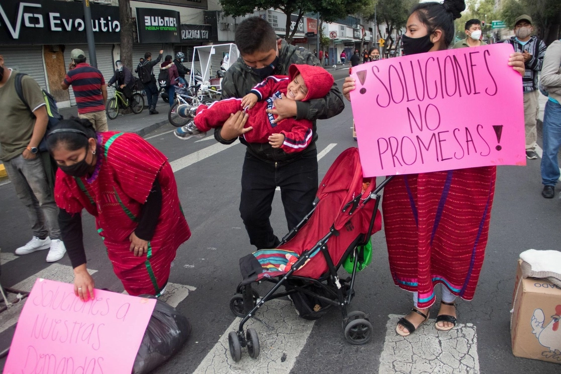 Triquis en protesta en Oaxaca, para pedir intervención del gobierno federal. Foto Cuartoscuro/ archivo