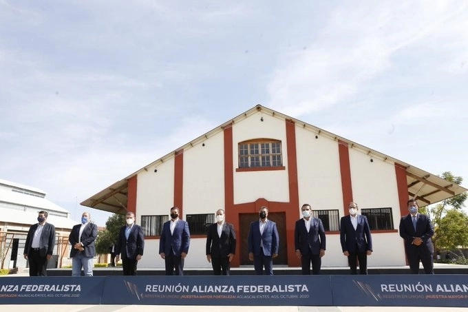 Integrantes de la Alianza Federalista de gobernadores, previo a una reunión. Foto tomada del Twitter de @Silvano_A