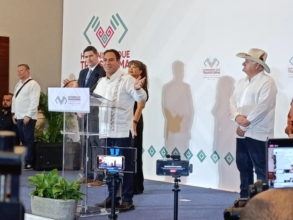 El gobernador electo de Chiapas, Eduardo Ramírez Aguilar dio a conocer los primeros seis nombramientos de su gabinete. Foto Elio Henríquez