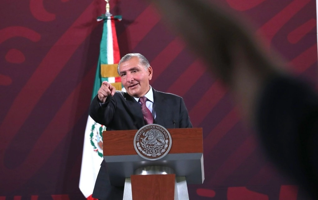 El secretario de Gobernación, Adán Augusto López, al encabezar la conferencia matutina desde Palacio Nacional, en ausencia del presidente López Obrador. Foto Luis Castillo 