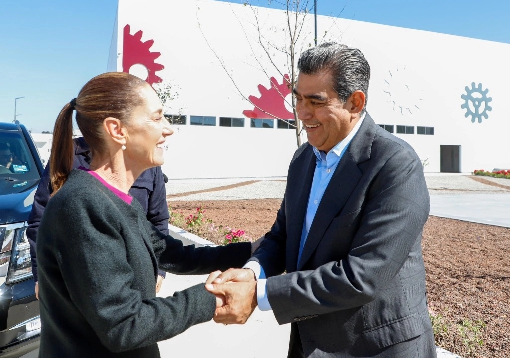 La presidenta Claudia Sheinbaum Pardo resaltó la labor del gobernador de Puebla, Sergio Salomón Céspedes, quien el sábado entregará el cargo. Foto  @SergioSalomonC

