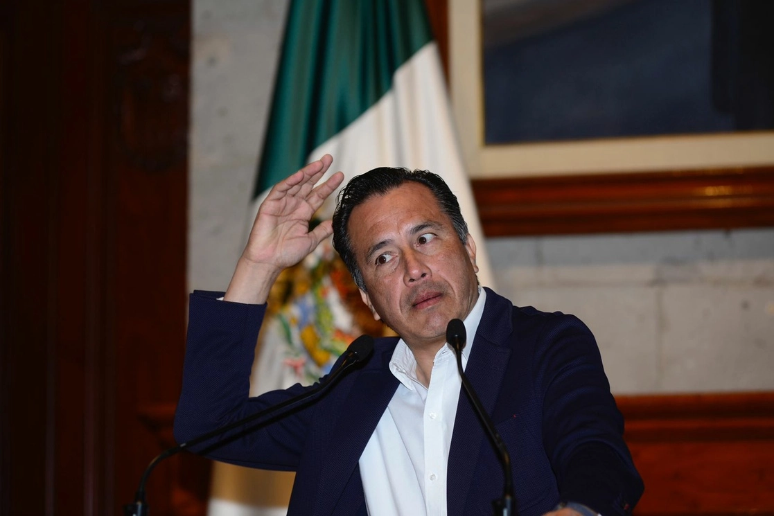 El gobernador de Veracruz durante conferencia de prensa dijo que la Comisión que investiga al gobierno del estado en el Senado no existe, es un engaño. Foto Sergio Hernández
