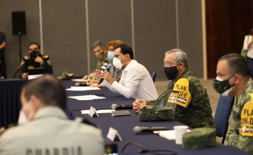 El gobernador de Yucatán, Mauricio Vila Dosal, informó que se mantendrá asilado por presentar síntomas de Covid. Foto La Jornada