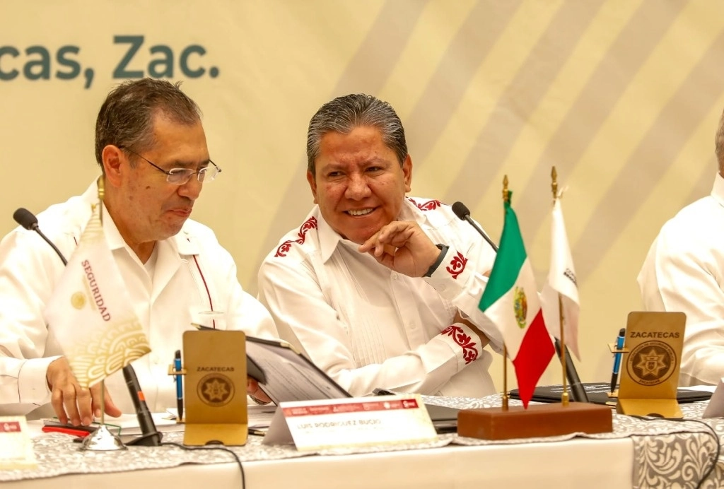 El gobernador de Zacatecas, David Monreal junto al ex comandante de la Guardia Nacional, Luis Rodríguez Bucio en una reunión de seguridad el pasado 12 de marzo. Foto tomada del perfil de X del mandatario zacatecano
