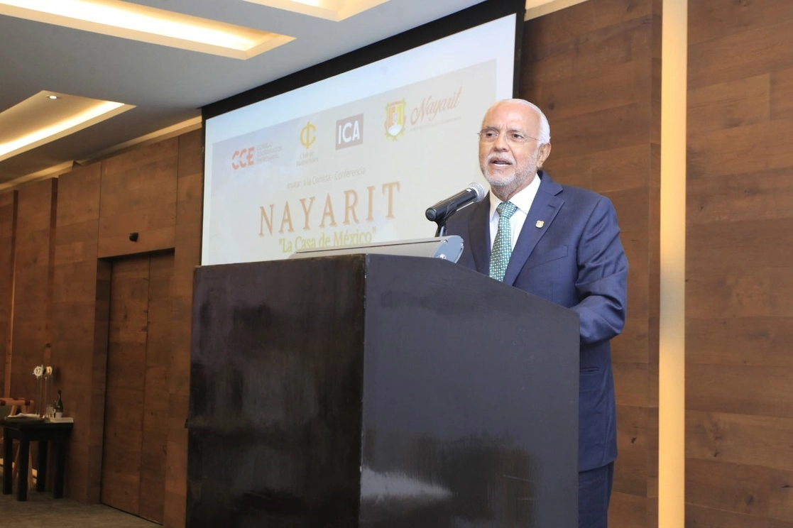 Miguel Ángel Navarro Quintero en reunión con empresarios de Nayarit. Foto archivo CCE