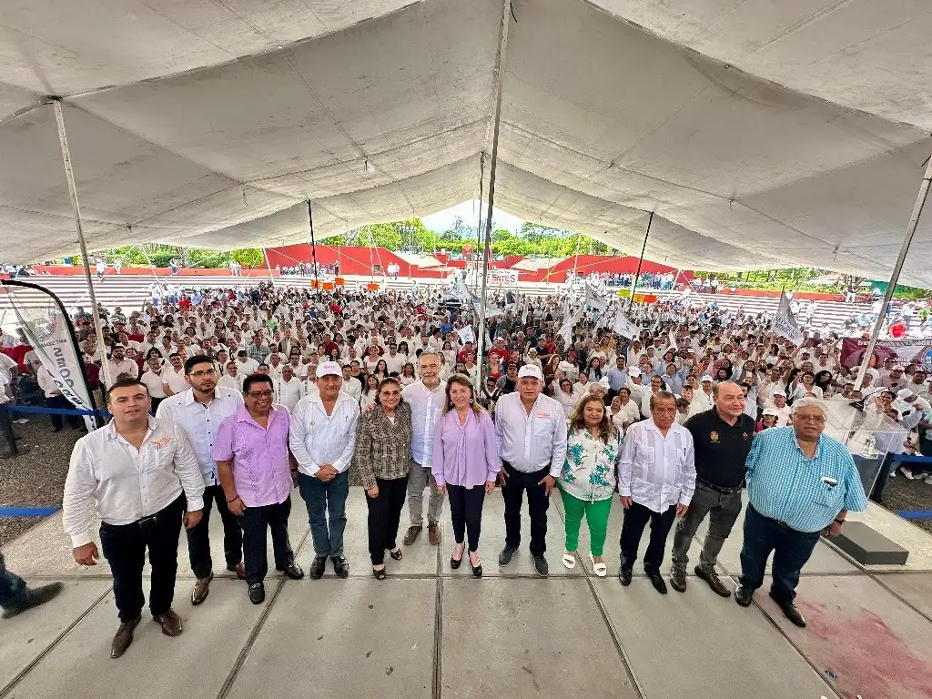 En su gira de agradecimiento, la gobernadora electa, Margarita González Saravia, se comprometió ante maestros de la sección 19 del SNTE. Foto 'La Jornada'