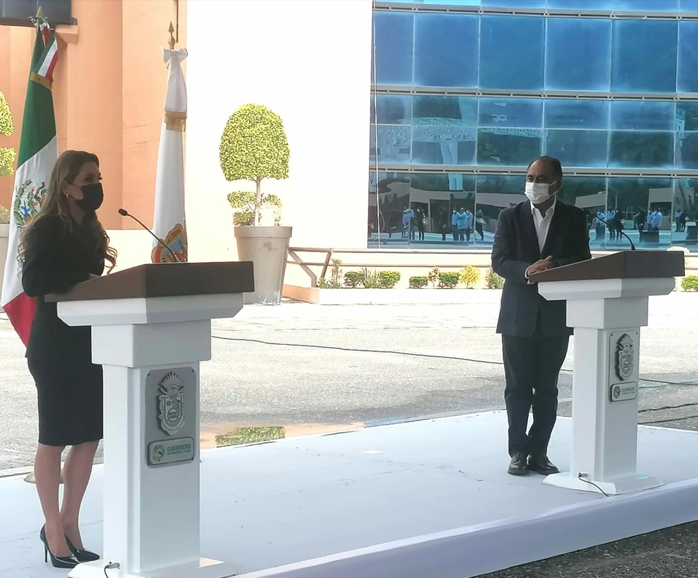 La gobernadora electa de Guerrero, Evelyn Salgado, y el actual mandatario del estado, Héctor Astudillo, sostuvieron una reunión a puerta cerrada la mañana del 22 de julio de 2021. Foto Sergio Ocampo