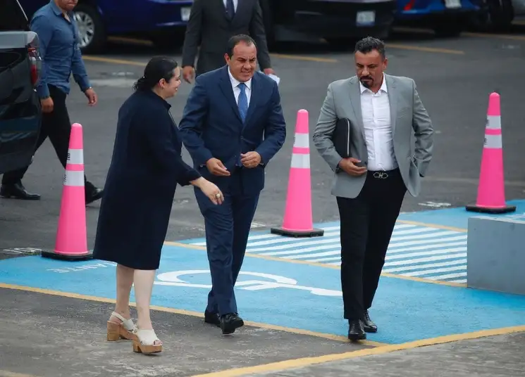 El gobernador de Morelos, Cuauhtémoc Blanco, a su llegada a las instalaciones del INE, para la reunión de los integrantes de la Conago con la consejera presidenta del organismo, Guadalupe Taddei, en la Ciudad de México, el 25 de julio de 2023. Foto Cristina Rodríguez
