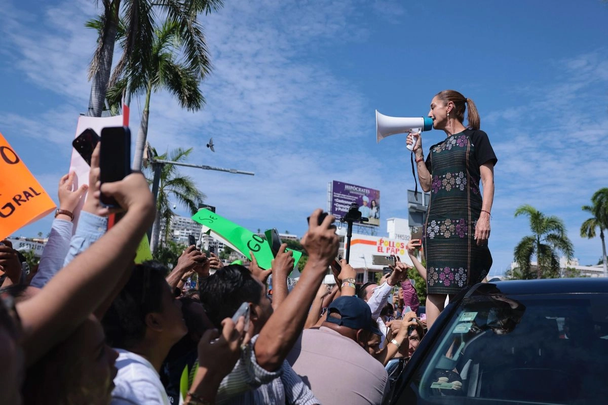 En Acapulco, Guerrero, la presidente Claudia Sheinbaum resaltó que "ningún desastre es más fuerte que la voluntad de un pueblo unido con su gobierno". Foto