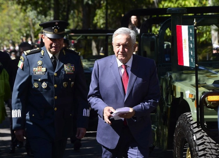 Andrés Manuel López Obrador en un acto en el Castillo de Chapultepec, este domingo. Foto Presidencia