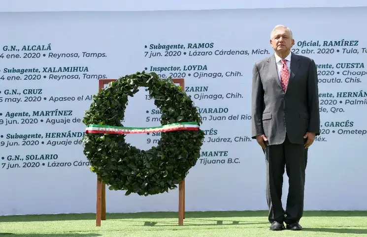 El presidente Andrés Manuel López Obrador realizó una guardia durante la ceremonia. Foto: Luis Castillo