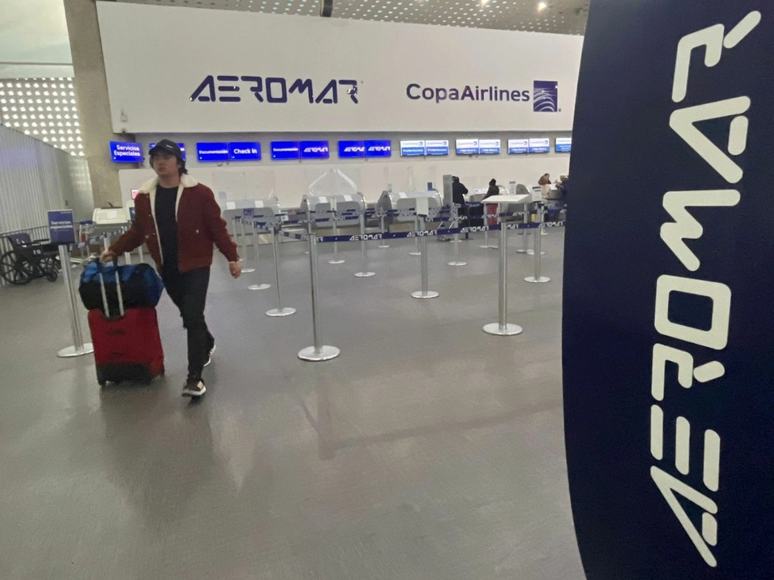 Aeromar anunció la madrugada de este miércoles que deja de prestar servicio derivado de la Suspensión de Combustible y Servicios Aeroportuarios. Los pasajeros que tenían vuelos confirmados deben comunicarse para que les otorguen una solución. Foto Luis Castillo