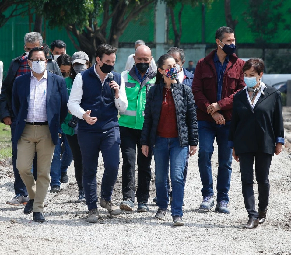 La jefa de Gobierno de la Ciudad de México, Claudia Sheinbaum; el alcalde de Miguel Hidalgo, Abraham Borden; y la secretaria de Medio Ambiente, Marina Robles, realizaron una visita a la Planta de Reciclaje CIREC Miguel Hidalgo. Foto Guillermo Sologuren