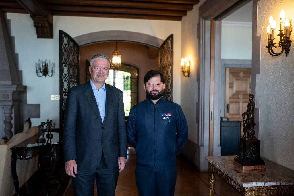 El secretario general de la Organización para la Cooperación y el Desarrollo Económicos (OCDE), Mathias Cormann y el presidente de Chile, Gabriel Boric. Foto Xinhua