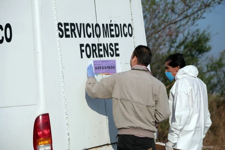 Peritos del Servicio Médico Forense de Morelos. Foto Cuartoscuro / Archivo

