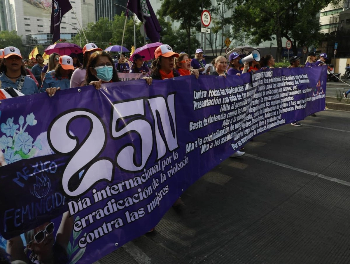 Una afluencia de mil personas y saldo blanco dejaron las movilizaciones realizadas por el Día Internacional de la Eliminación de la Violencia contra las Mujeres en la Ciudad de México, reportó el gobierno capitalino. Foto