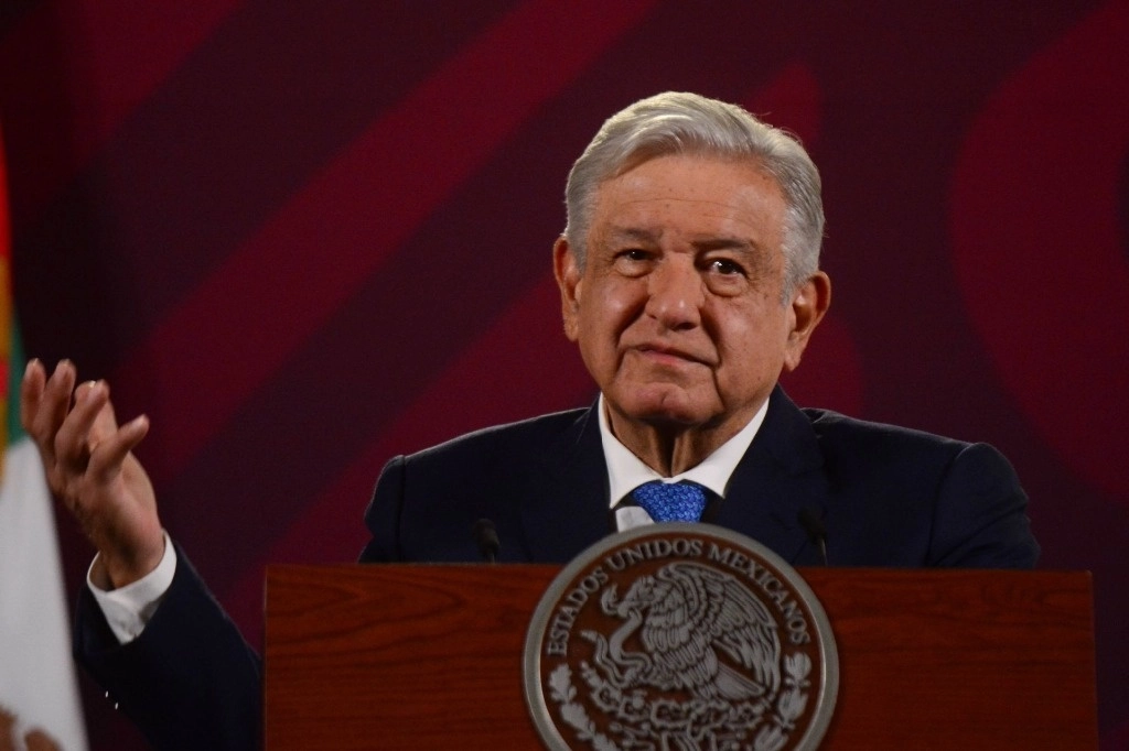 “Hay propuestas y uno decide si las acepta o no. Hay propuestas indecorosas siempre, ya ves cómo son las cosas”, dijo López Obrador en su conferencia de prensa mañanera en Palacio Nacional. Foto Cuartoscuro
