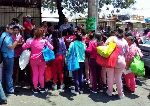 Familiares de presos en el Cereso de Barrientos, en Tlalnepantla. Foto Archivo / Mario A. Núñez