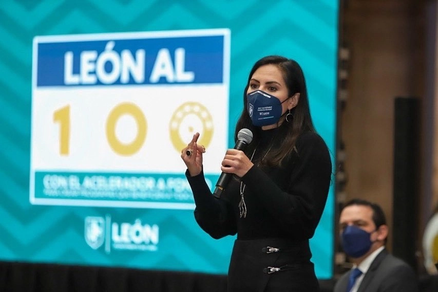 Alejandra Gutiérrez Campos, alcaldesa de León, dijo que "no podemos permitir que sigan trabajando en la administración en esta situación". Foto @AleGutierrez_mx