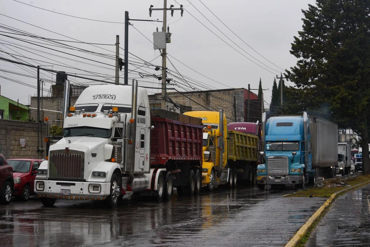 El gobierno de Jalisco hizo un llamado a participar en la mesa de análisis para solucionar el tráfico que genera el transporte de carga en el sur de Guadalajara. Foto 