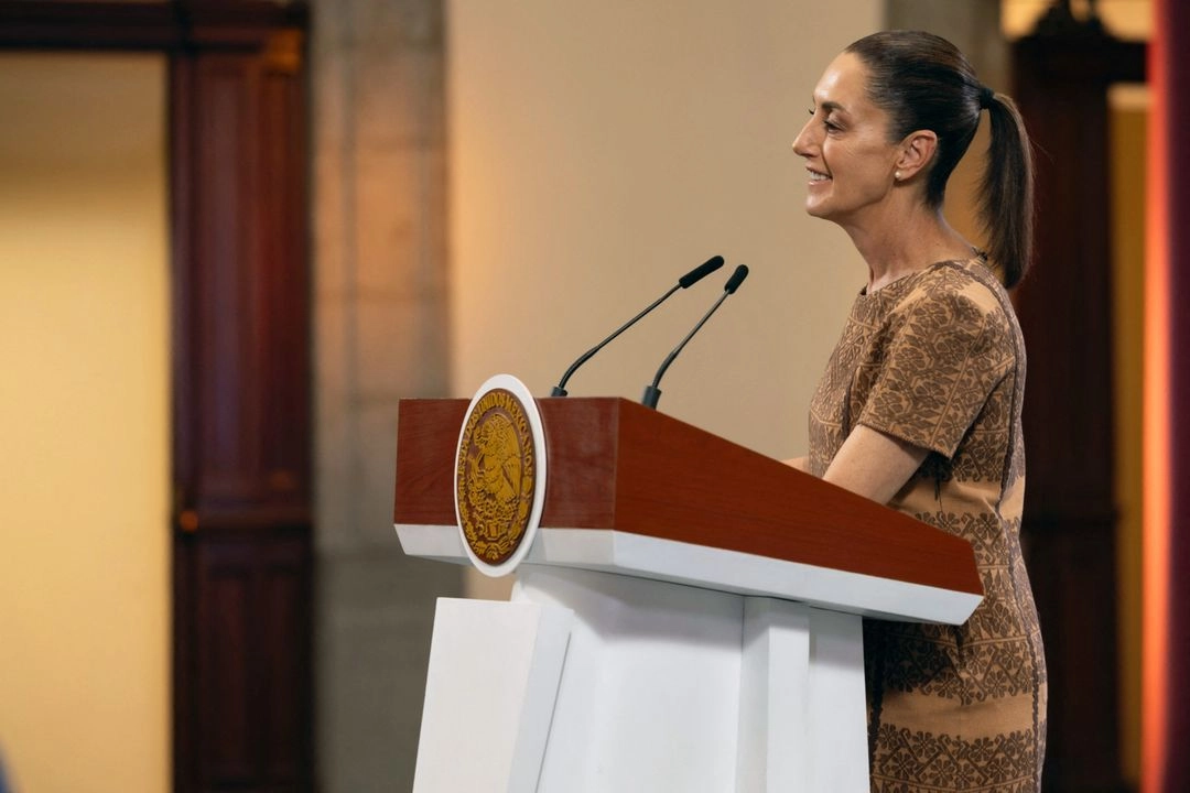  Claudia Sheinbaum, durante su conferencia de prensa diaria en el Palacio Nacional en la Ciudad de México el 9 de mayo de 2025.