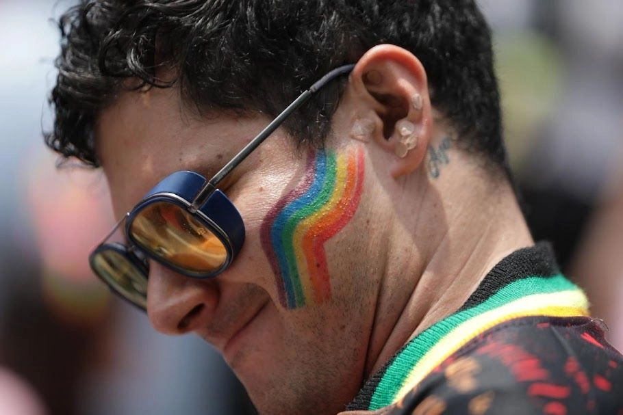 Participantes en la 47 Marcha del Orgullo LGBT+ avanzan sobre Paseo de la Reforma, desde la Estela de Luz,  con destino al Zócalo, en la Ciudad de México, el 28 de junio de 2025. Foto 