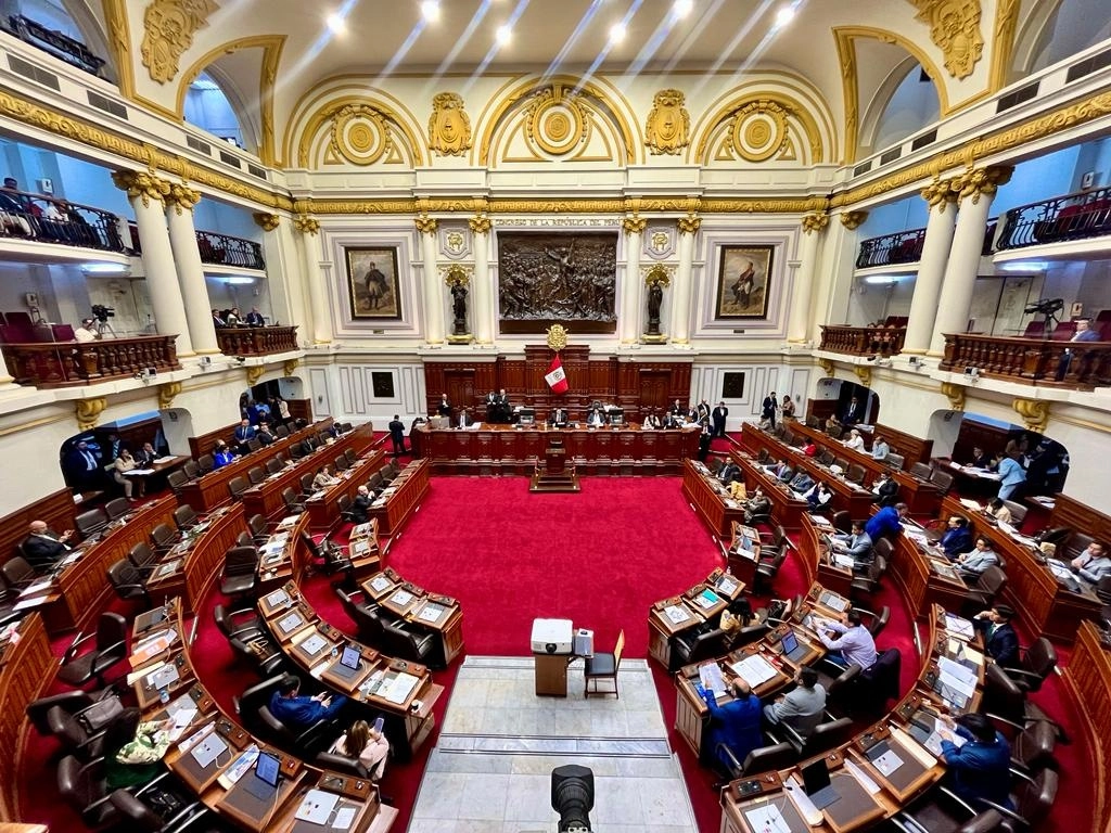 El gobierno de Perú solicitó al Congreso un crédito complementario para enfrentar la crisis económica. Foto @congresoperu