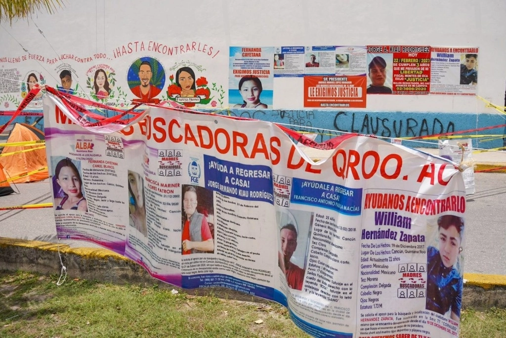 Madres Buscadoras de Quintana Roo levantaron un plantón en Palacio de Gobierno para denunciar la ineficiencia de las autoridades en las labores de búsqueda. Foto Cuartoscuro