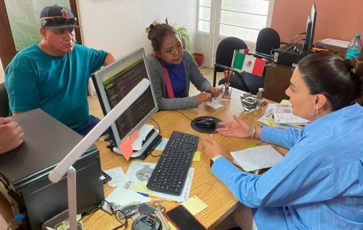 María Hilaria García Hernández, mamá de Miguel Ángel García, fue asesorada por el gobierno de SLP para obtener una admisión humanitaria y pOder despedirse de su hijo, quien falleció tras ser herido en un ataque a un centro de ICE en Dallas, Texas. Foto 