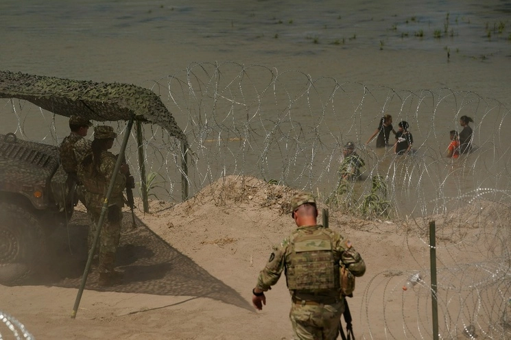 El gobierno republicano de Texas mantiene vigilante la frontera con México. Foto Afp