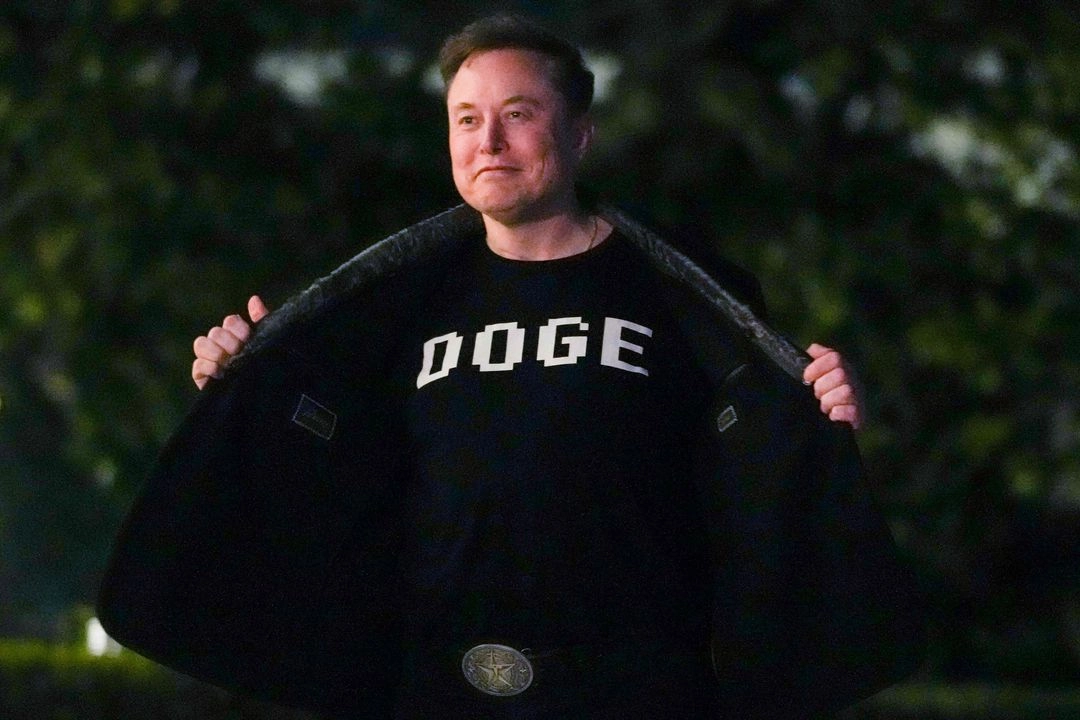 El multimillonario, Elon Musk, está a cargo del Departamento de Eficiencia Gubernamental, el cual se ha encargado de suprimir miles de puestos en dependencias federales. Foto 