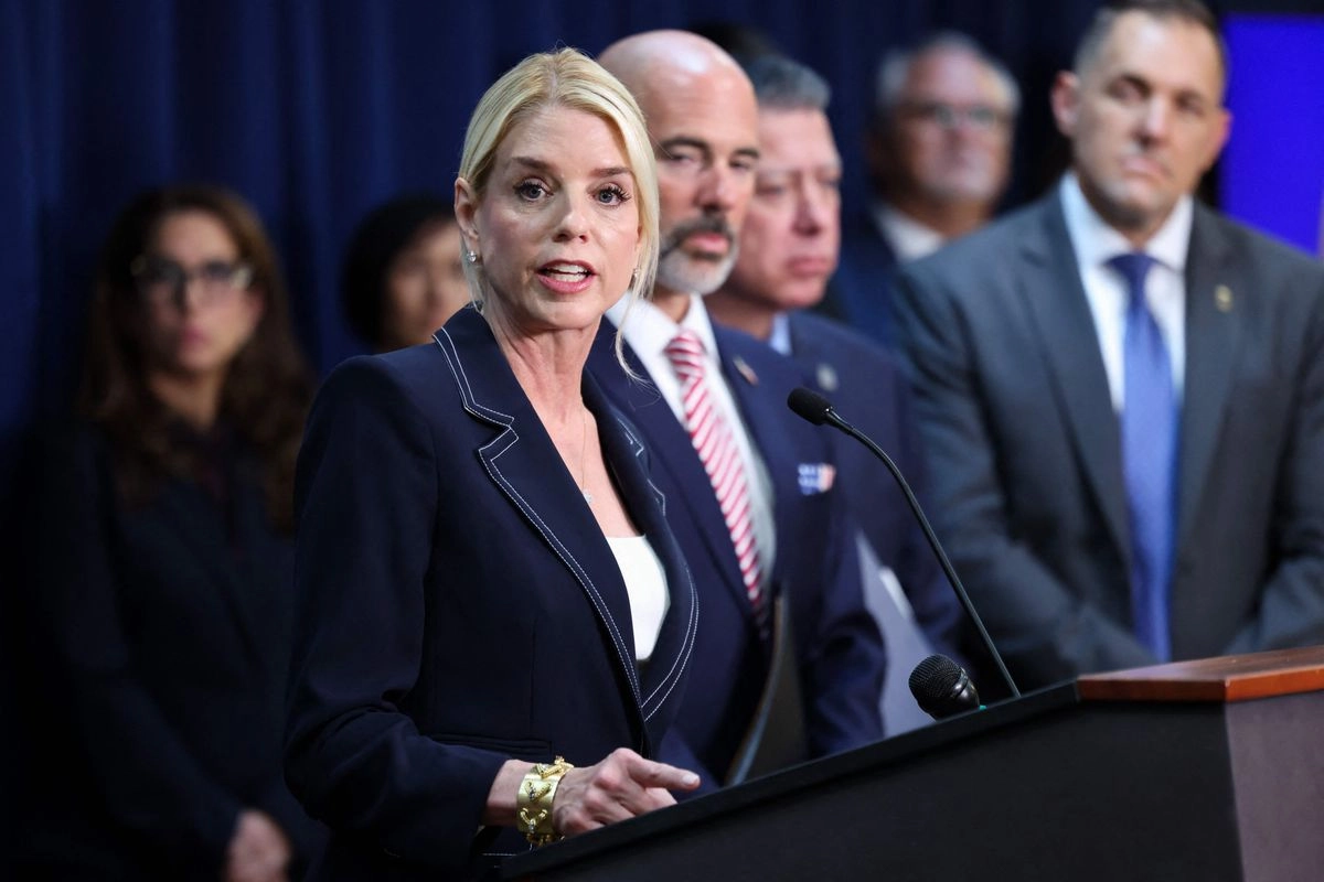 La fiscal general de EU Pam Bondi y el jefe de la DEA Terrance Cole se auto-congratularon por la declaratoria de culpabilidad de Ismael El Mayo Zambada García. Foto 