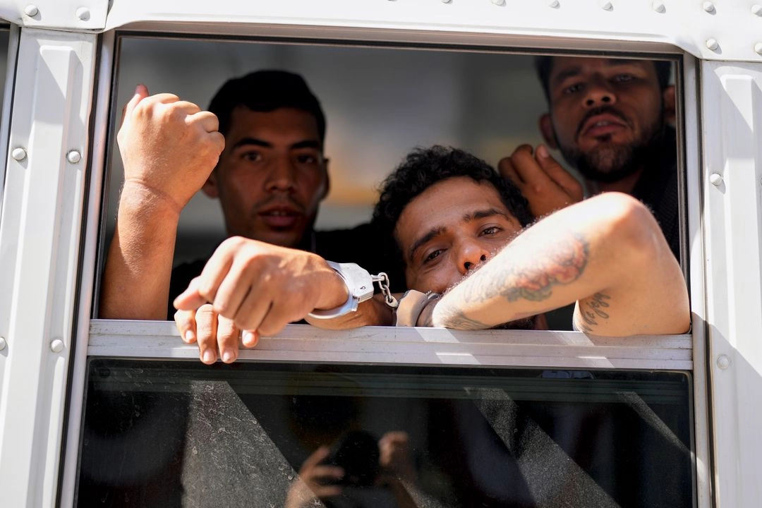 El gobierno de Donald Trump puede ser declarado en desacato penal por su acción de enviar vuelos de deportación hacia El Salvador. Foto 