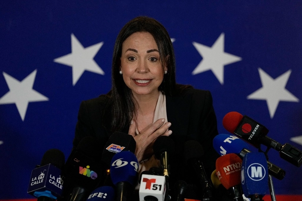 María Corina Machado, exlegisladora y enemiga del gobierno desde hace mucho tiempo, habla con la prensa en Caracas, Venezuela, este 24 de octubre de 2023. Foto Ap