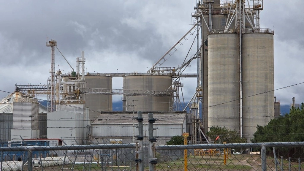 El cierre temporal de la planta de Granjas Carroll en el municipio de Perote, Veracruz, fue confirmado por el secretario de Medio Ambiente estatal, Juan Contreras. Foto La Jornada