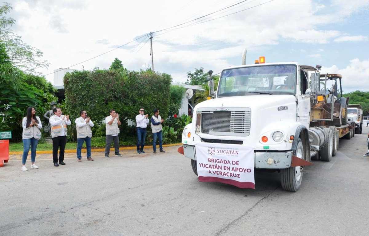 La cuadrilla participará en el rescate de vías, retiro de escombros y atención directa a comunidades damnificadas, como parte del esfuerzo nacional para acelerar la recuperación de la región. Foto