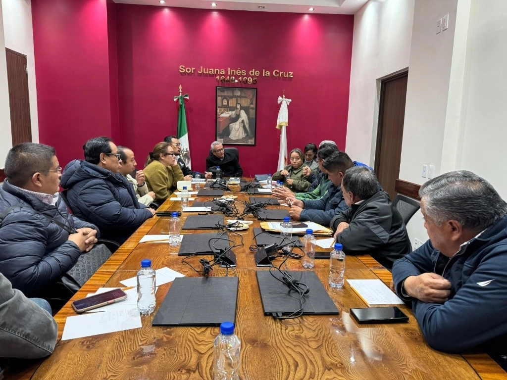 En este encuentro, se reconoció que la situación de adeudos es responsabilidad directa del Ayuntamiento. Foto 'La Jornada'