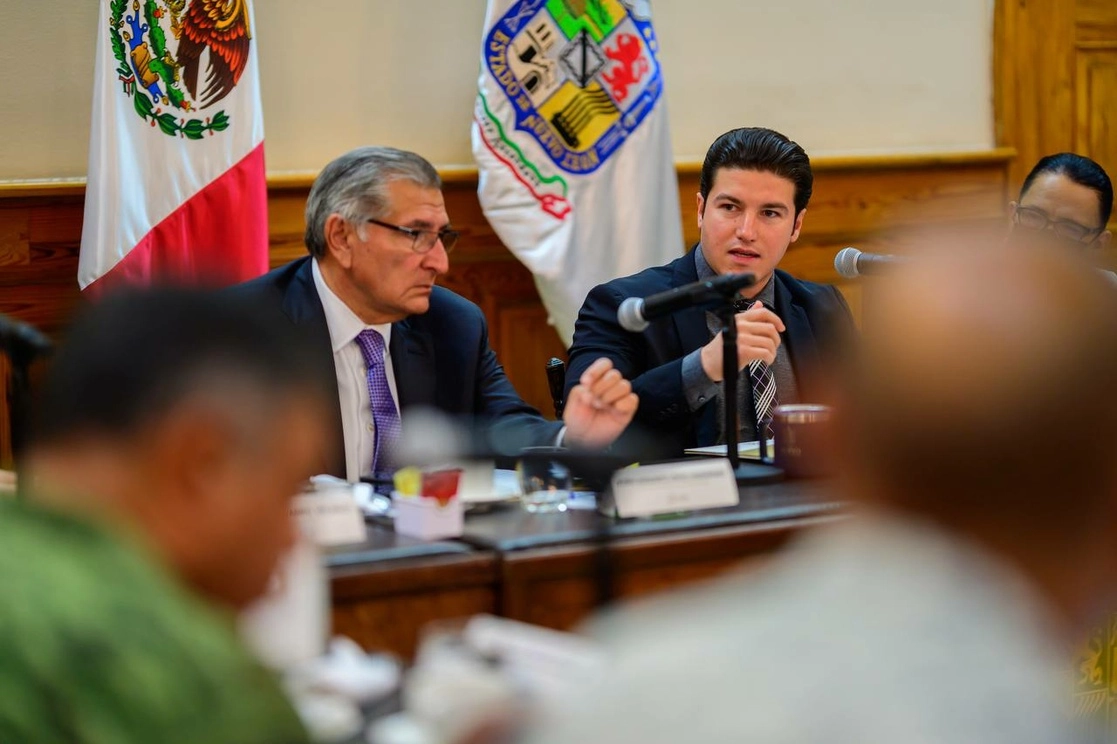 El Secretario de Gobernación, Adán Augusto López Hernández, y el gobernador Samuel García, durante la mesa de seguridad en Nuevo León. Foto tomada de la cuenta de Twitter @samuel_garcias