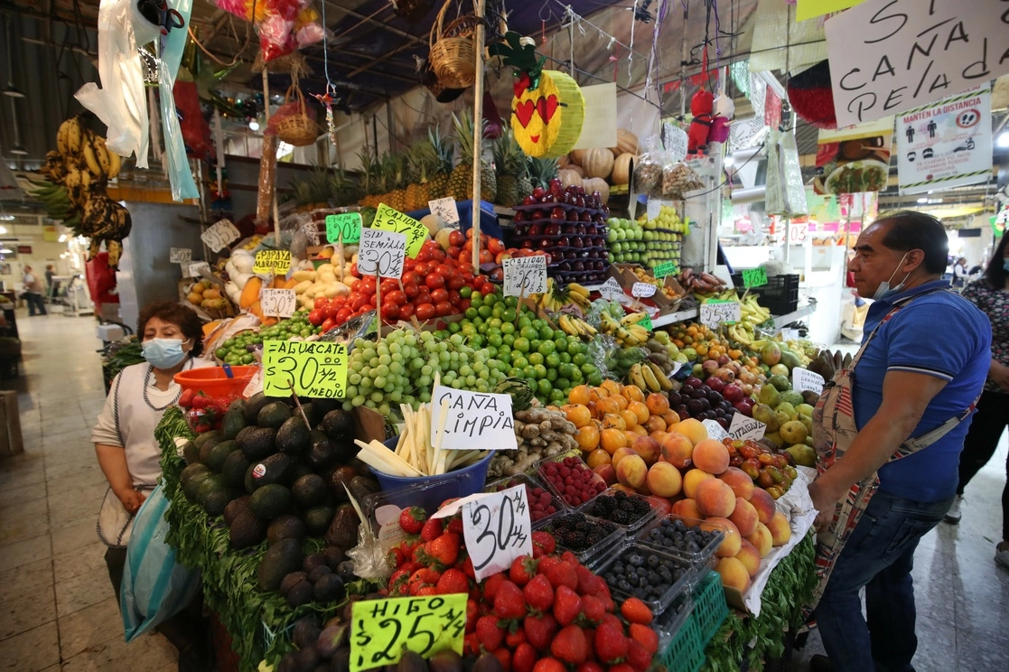 El decreto consolidará parte de las medidas tomadas en el PACIC y el APECIC, las cuales buscaban reducir los precios de la canasta básica. Foto Yazmín Ortega Cortés / Archivo