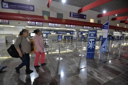 El gobierno federal suspendió la compra de 49 por ciento de las acciones del aeropuerto de Toluca a la firma Aleatica, antes OHL, debido a la contingencia sanitaria por la pandemia. Foto Cuartoscuro / Archivo