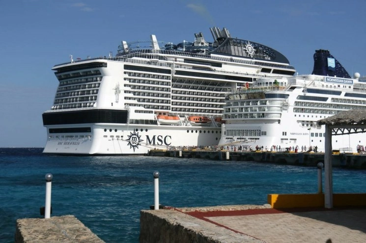 Crucero que arribó a Cozumel, tras varias negativas de dejarlo embarcar. Foto Cuartoscuro/ archivo