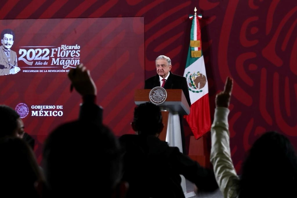  El presidente de México, Andrés Manuel López Obrador, durante su conferencia de prensa matutina en Palacio Nacional, en la Ciudad de México, el 10 de enero de 2022. Foto Roberto García Ortiz