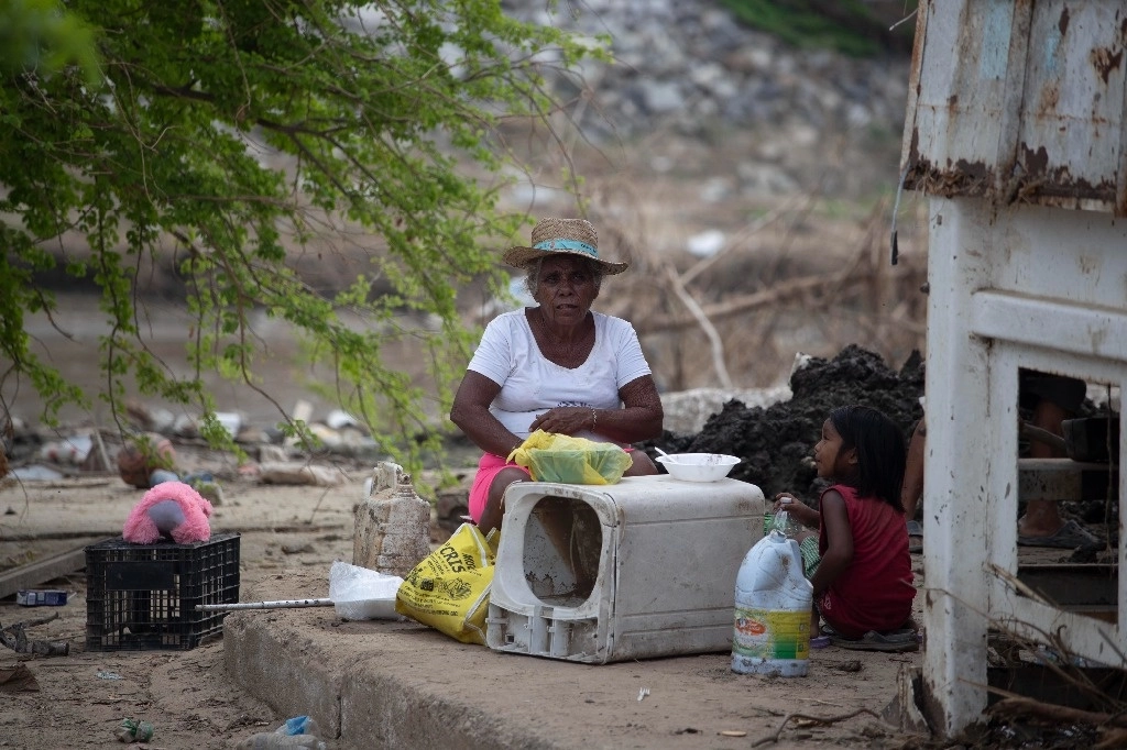 Para dotar de enseres domésticos a las familias damnificadas por el huracán ‘Otis’ en Acapulco y Coyuca de Benítez, el gobierno de México ha pedido a las empresas en el país y de naciones asiáticas su ayuda, dijo Alicia Bárcena. La imagen, del 11 de noviembre de 2023. Foto Alfredo Domínguez